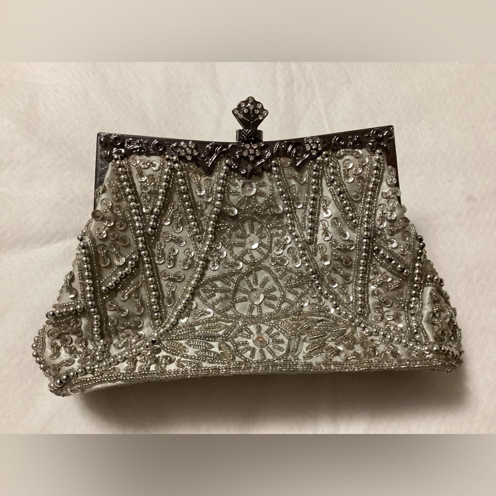Elegant Silver Beaded Clutch